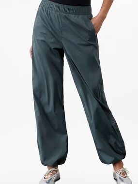 Athleta Women's XL Rise Pants Black Utility Jogger Adjustable Hem $109 UPF 40+